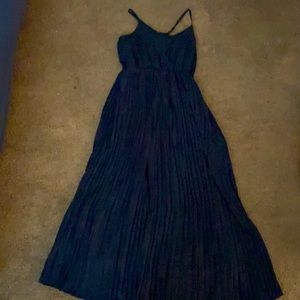 Black, spaghetti strap pleated maxi dress Size L